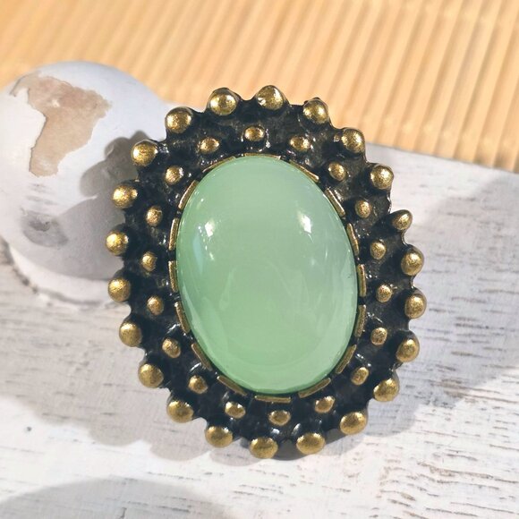 Bold Vintage 90s Bronze and Green Oval Cabochon Ring with Gothic Raised Dots - Picture 6 of 8